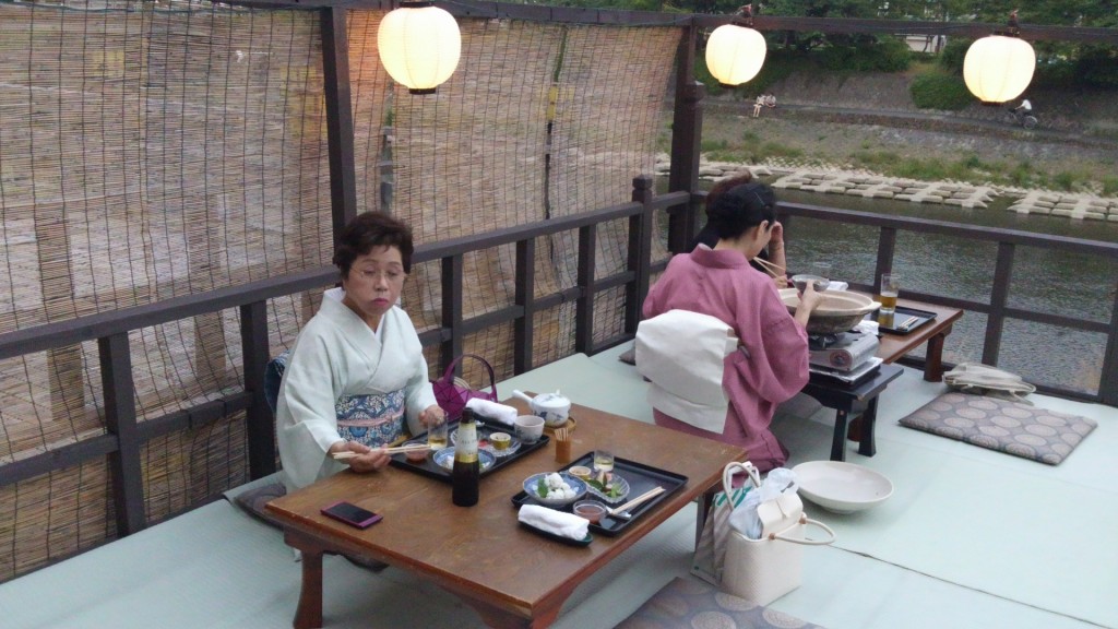 山本呉服店　京裳苑　川床