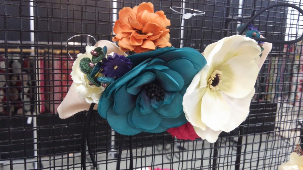 髪飾り　ターコイズブルー