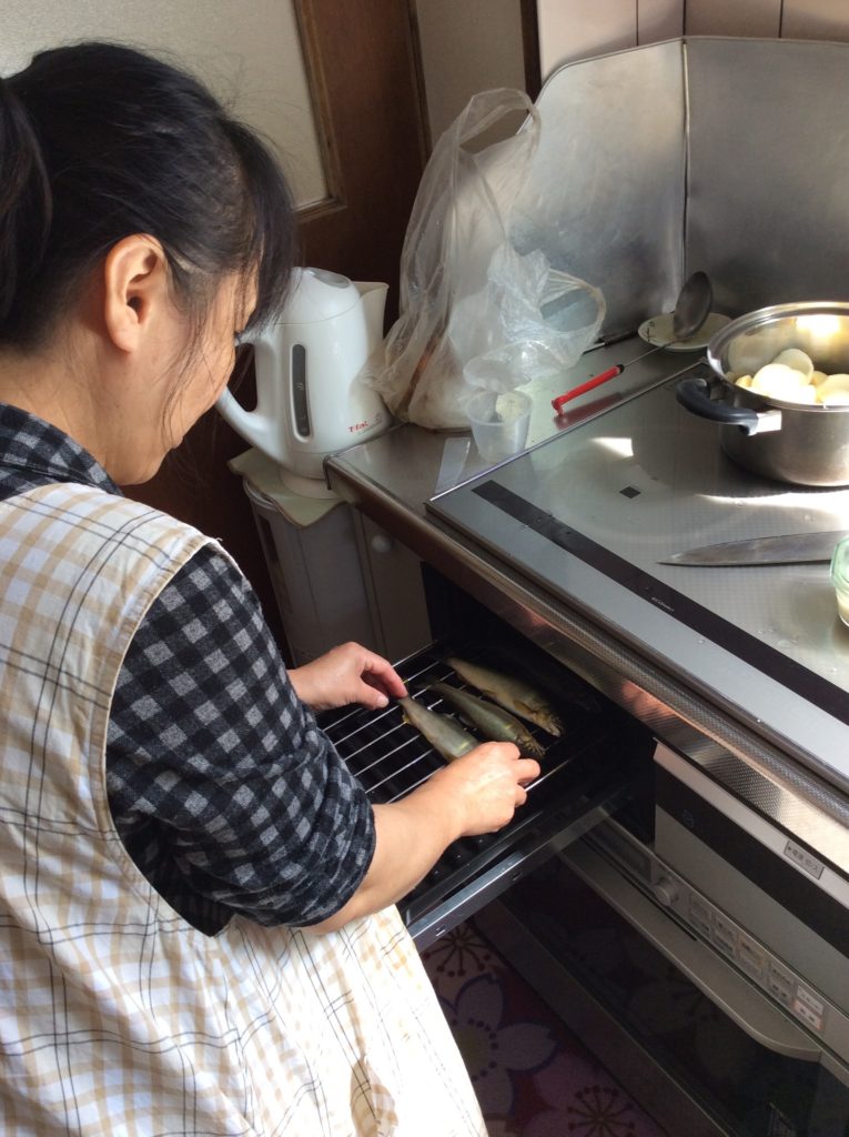 山本呉服店おもてなしご飯 鮎雑炊準備