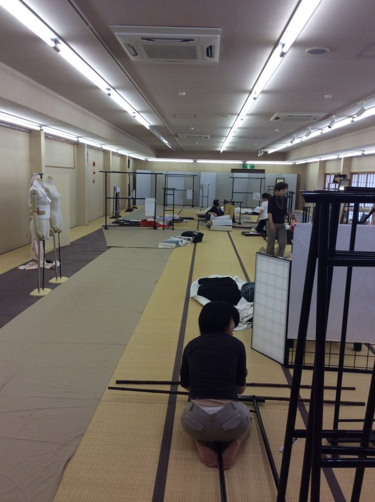 山本呉服店池田店 展示会準備1