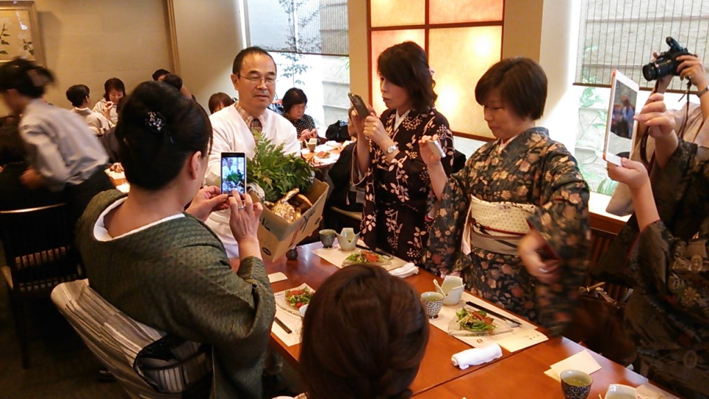 山本呉服店日帰り旅行　松茸の会　飯田市　柚木元