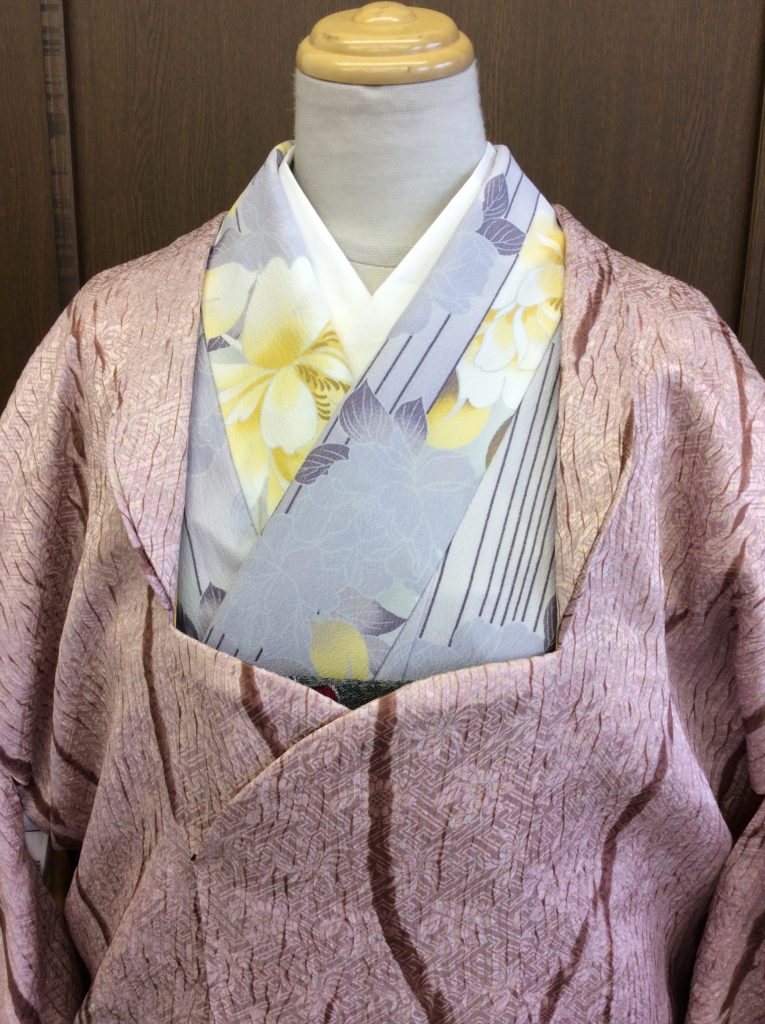 無事娘きぬたや 変わり衿コート 衿折り返し アップ