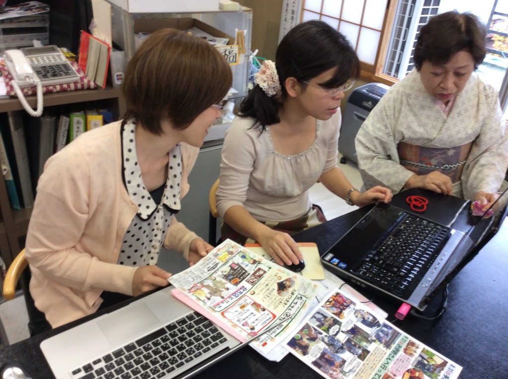 山本呉服店　糸をかし通信作成風景