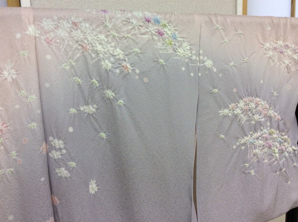 おぼろ染め訪問着　ピンク　背中の柄