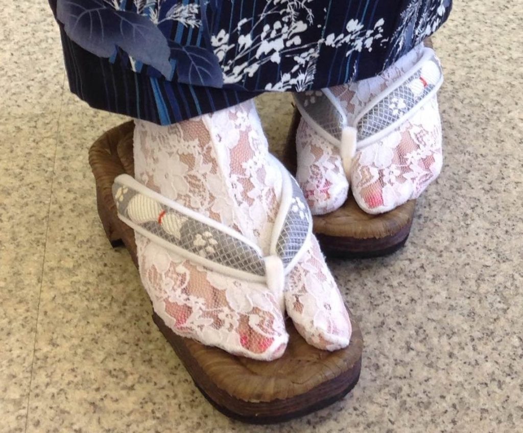 ねこ柄鼻緒 竹皮のゲタ
