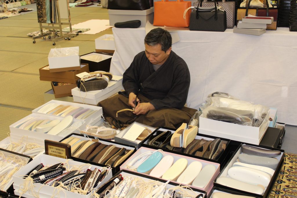 京裳苑会場　草履すげ