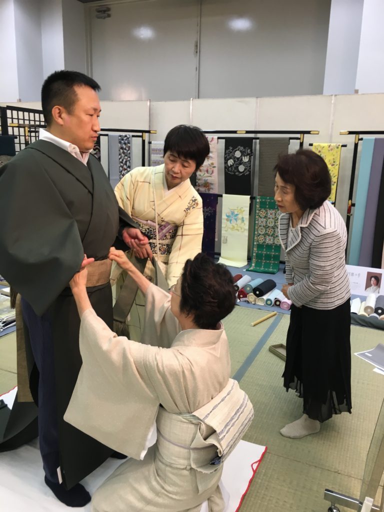 山本呉服店 第40回京裳苑 男物着物試着