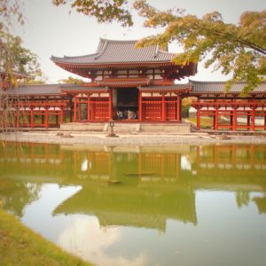 平等院鳳凰堂　京都　宇治　水面反射　阿字池　紅葉　