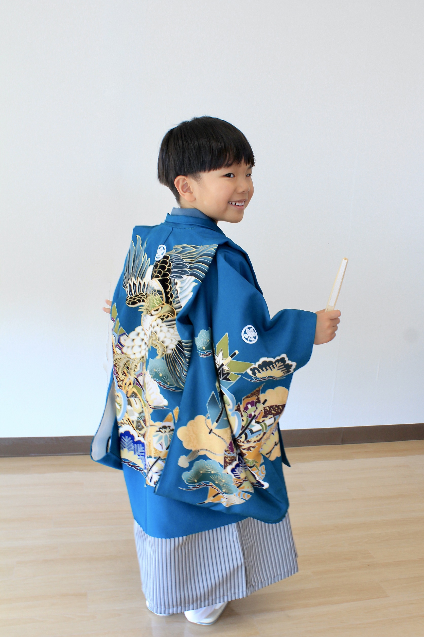 男の子の誕生から七五三まで、家族の想いを込めたお祝いの着物 男児