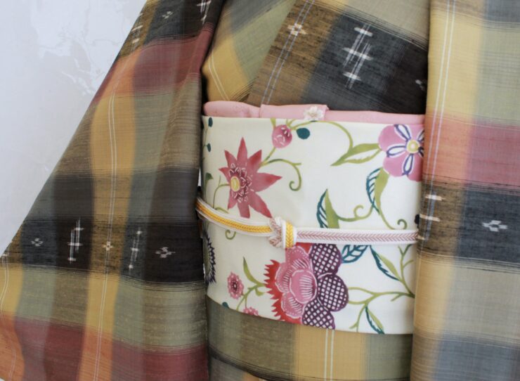 【紬とは１】光の奥行きを纏う ―― 不均一な糸が描く豊かな表情を楽しむこと